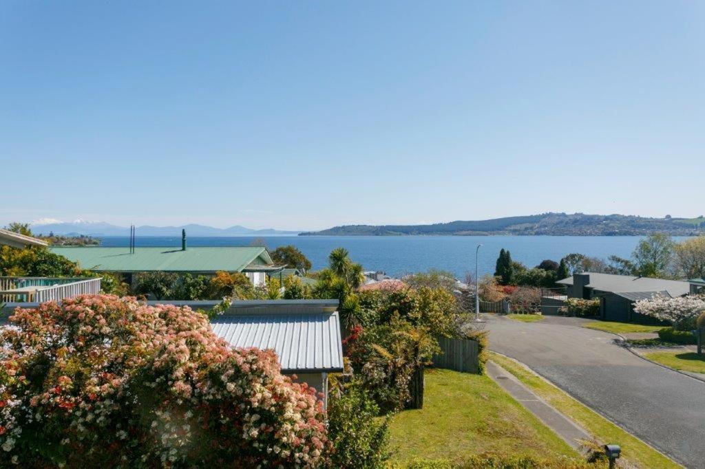 2Mins To Lakefront Family Retreat Taupo Eksteriør billede
